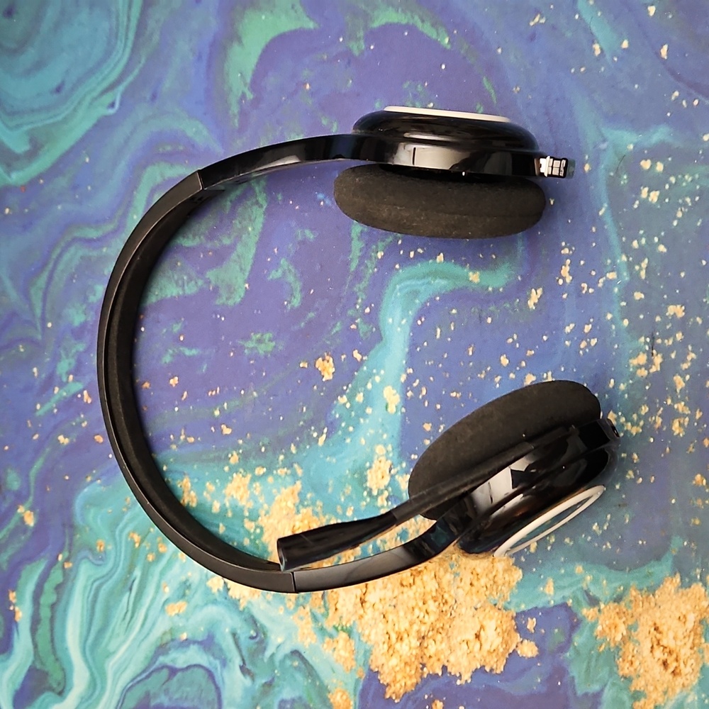 Logitech Wireless Headset - Picture 2 of 4